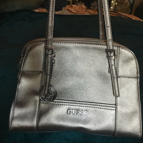 Guess purse - Picture 3 of 4